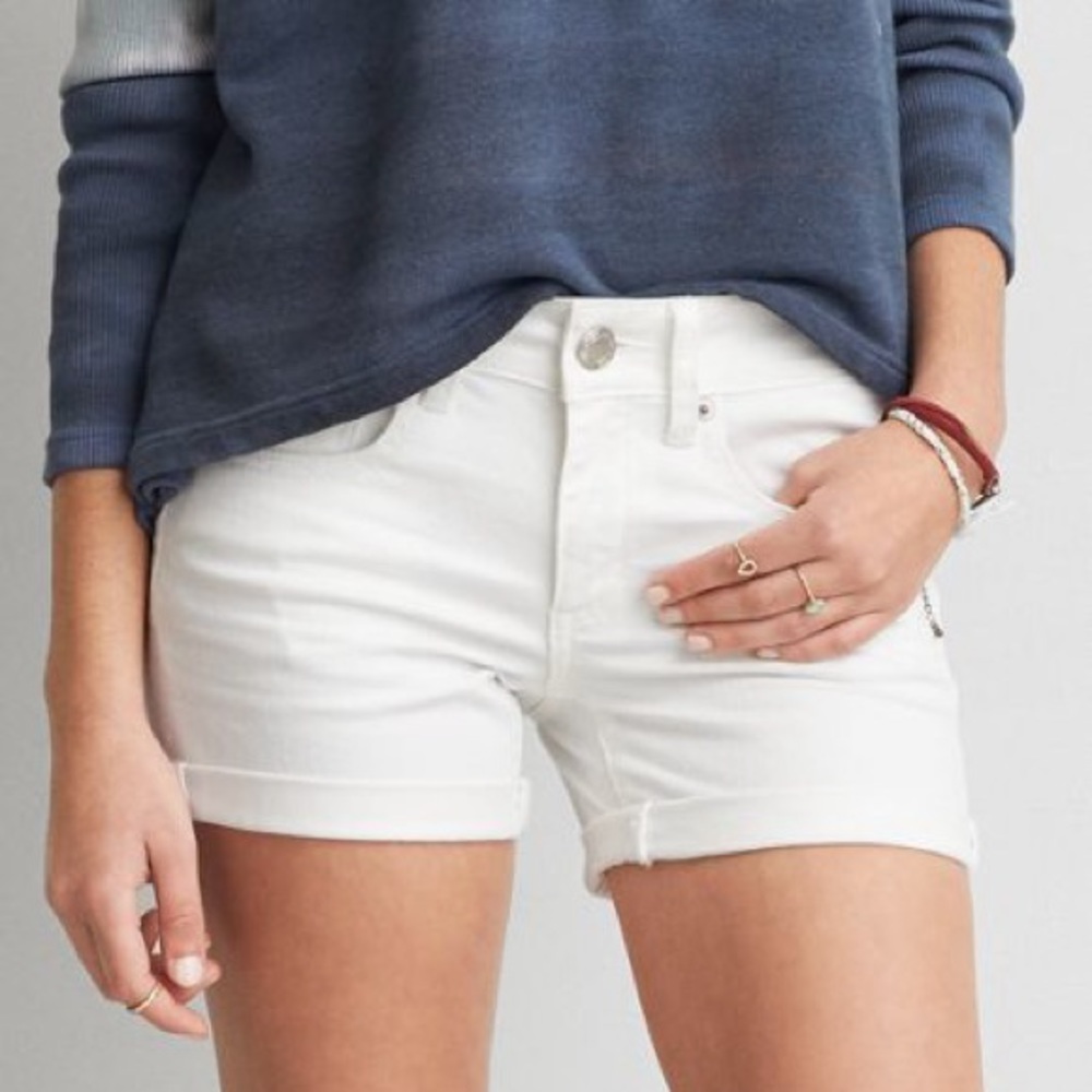 American Eagle women’s white super stretch shorts size 10